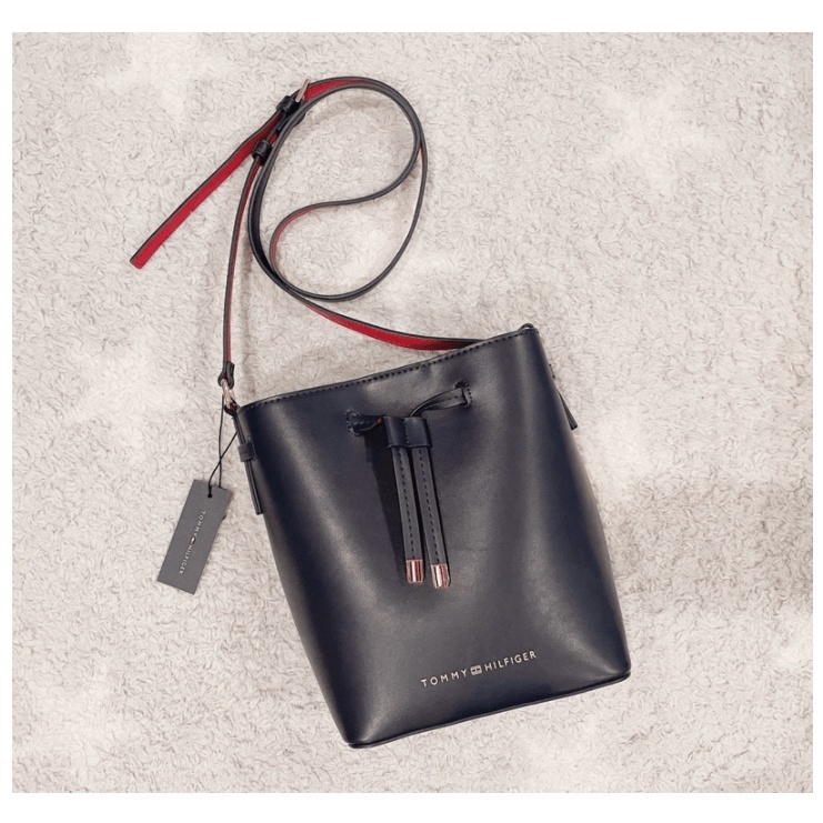 《特價優惠~水桶包》美國🇺🇸直寄~Tommy Hilfiger水桶包 側背包 小方包 斜背包 禮物:圖片 2