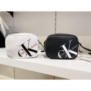 《新款上市,相機包》美國🇺🇸直寄~Calvin Klein相機包 小方包 側背包 斜背包